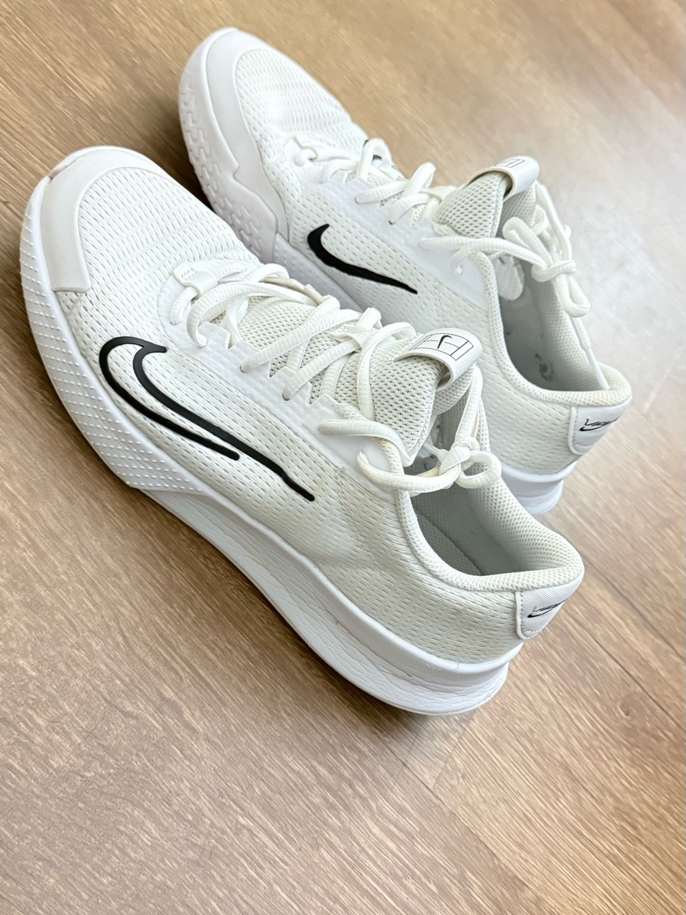 Nike Court Vapor Light 2 Tennis Shoes  Womens Size 8.5